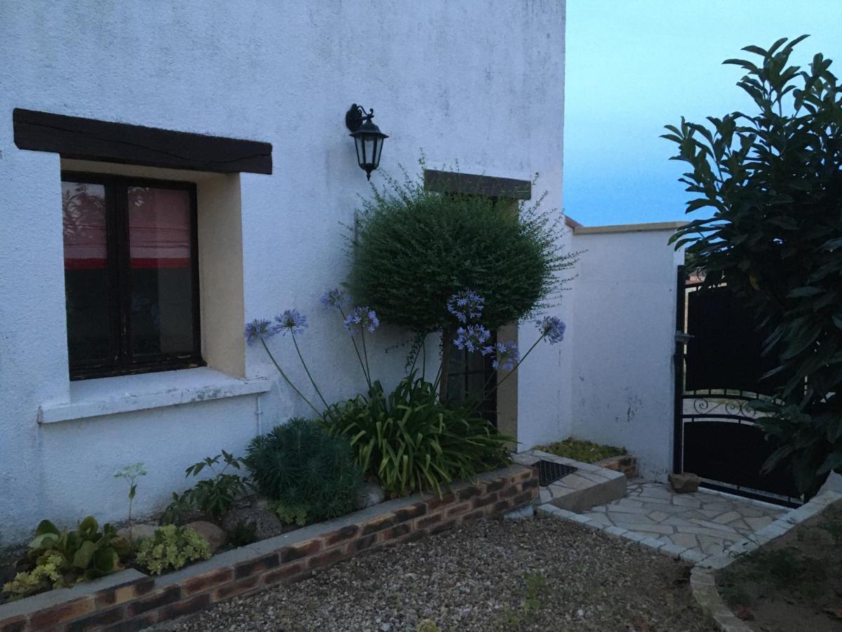 Châtellerault Maison Blanche Piscine Et Petit Dejeuner מראה חיצוני תמונה