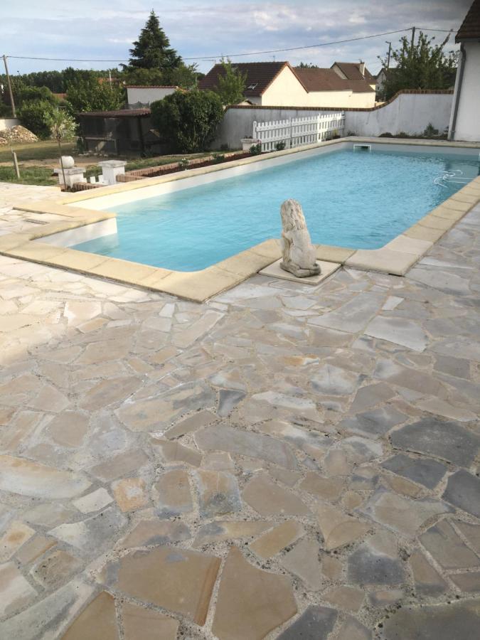 Châtellerault Maison Blanche Piscine Et Petit Dejeuner מראה חיצוני תמונה
